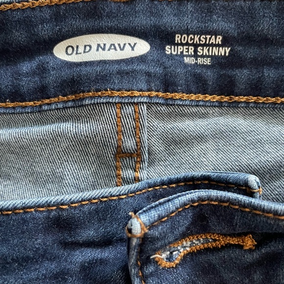 Old Navy Rockstar Super Skinny Jeans - Picture 6 of 7